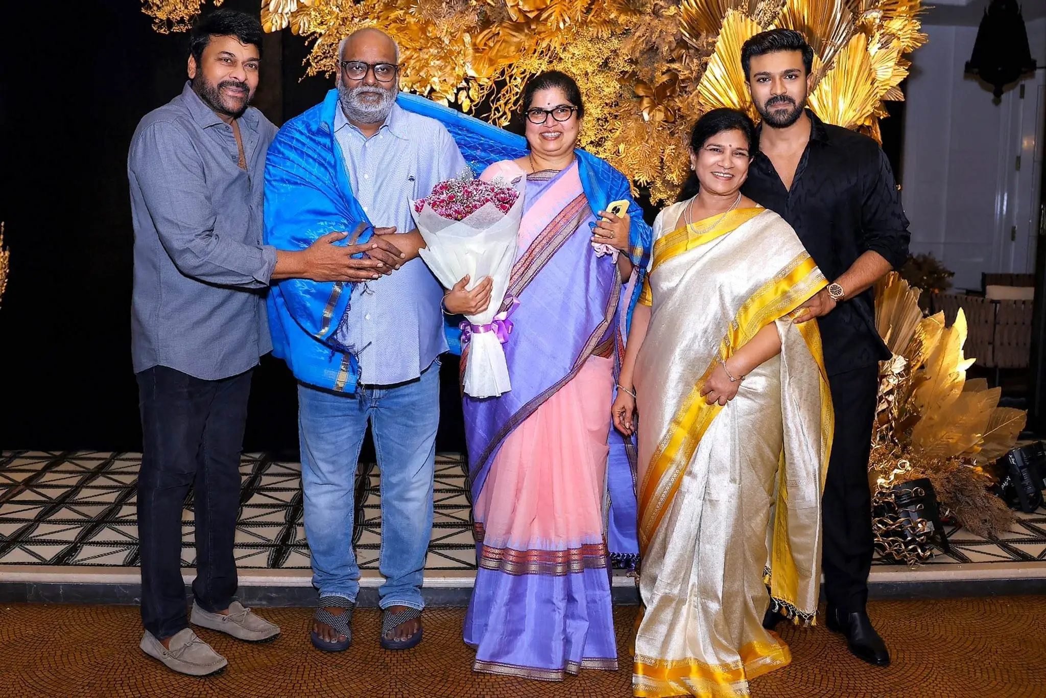 Chiranjeevi felicitates Keeravani