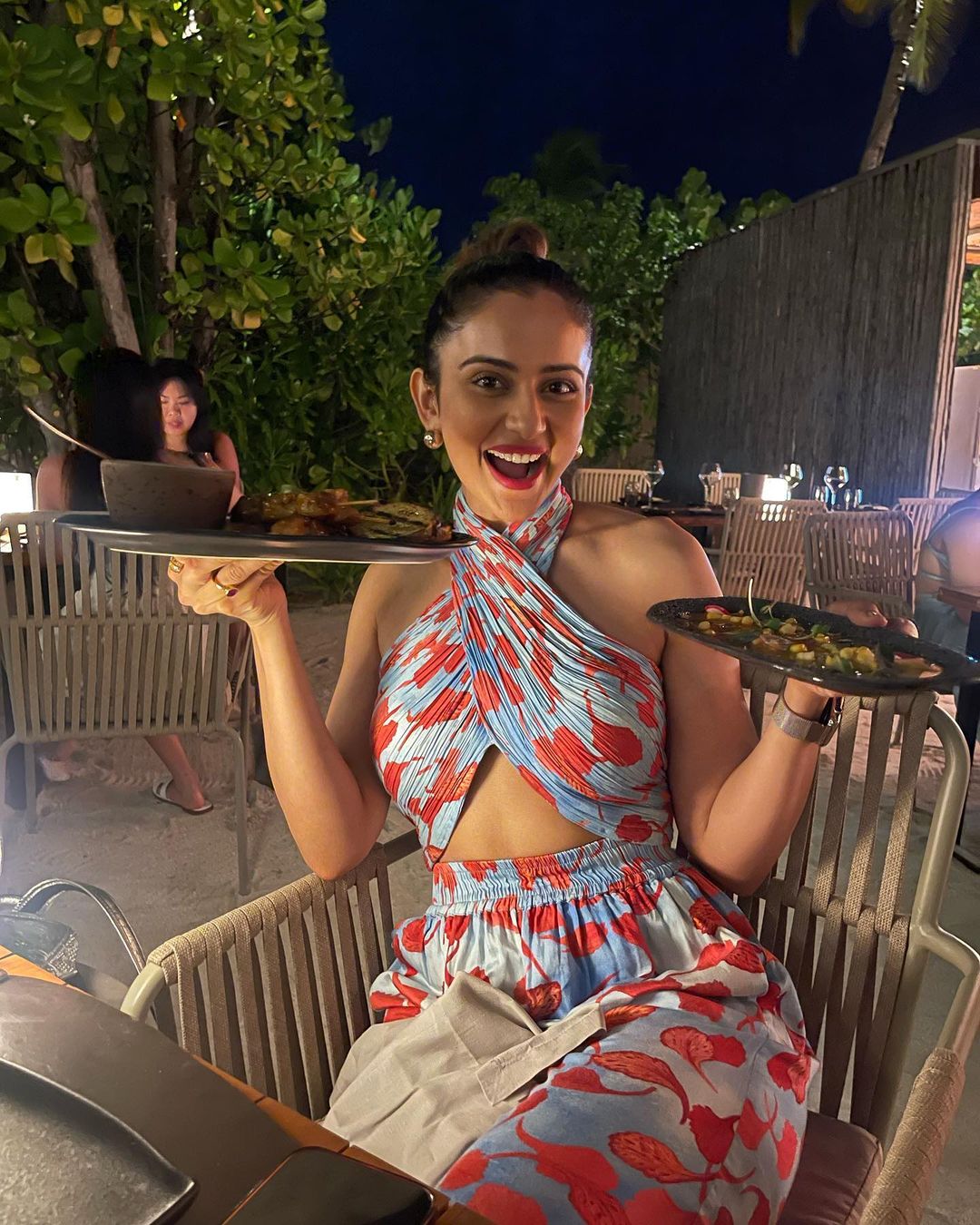 Rakul preet enjoys food in maldlives